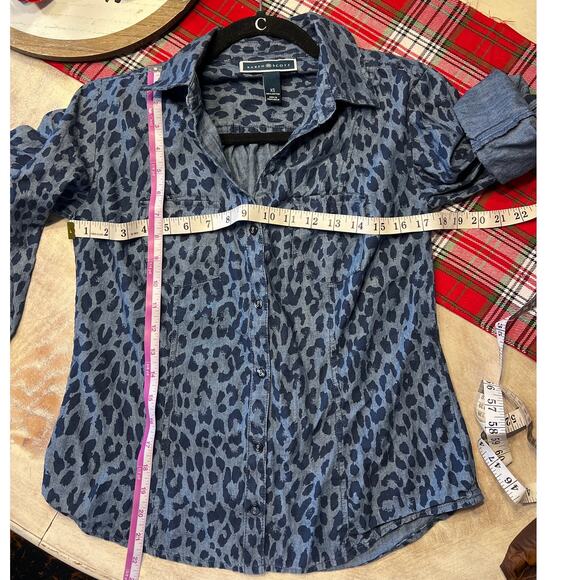 Karen Scott 3/4 sleeve button up animal print denim top XS - Picture 7 of 8